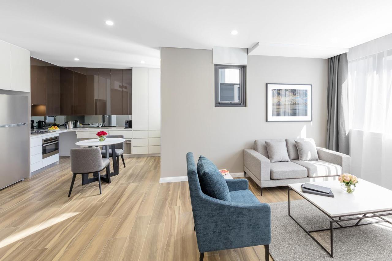 เมอริตัน สวีท โคเวิร์ดสตรีท มัสคอต Hotel ซิดนีย์ ภายนอก รูปภาพ A staged apartment at 100 East End Avenue