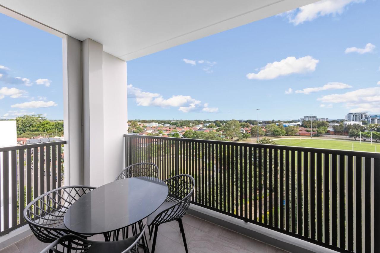 เมอริตัน สวีท โคเวิร์ดสตรีท มัสคอต Hotel ซิดนีย์ ภายนอก รูปภาพ Balcony