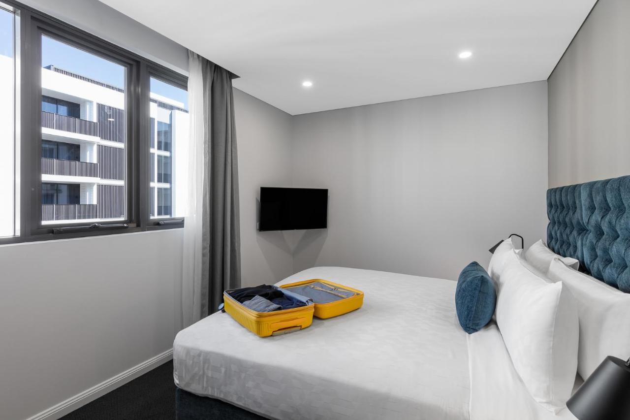 เมอริตัน สวีท โคเวิร์ดสตรีท มัสคอต Hotel ซิดนีย์ ภายนอก รูปภาพ A bedroom at the hotel